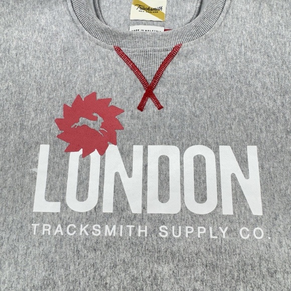 Tracksmith Sweaters - NWOT London Marathon Tracksmith Crewneck Sweatshirt New England SOLD OUT Medium